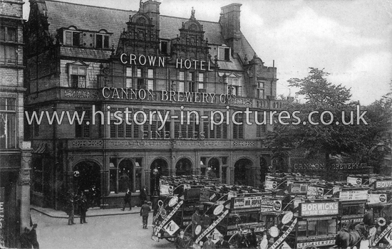 The Crown Hotel, Cricklewood Broadway, Cricklewood, London. c.1906